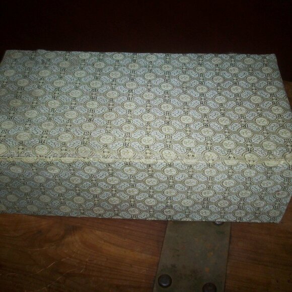 Vintage Boxed Chinese Carved Chess Set Fabric Lined 2 Tier Box w/ Matching Board - Picture 6 of 15